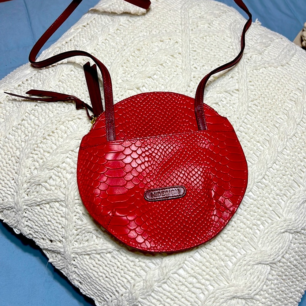 Hide sigh red croc bag